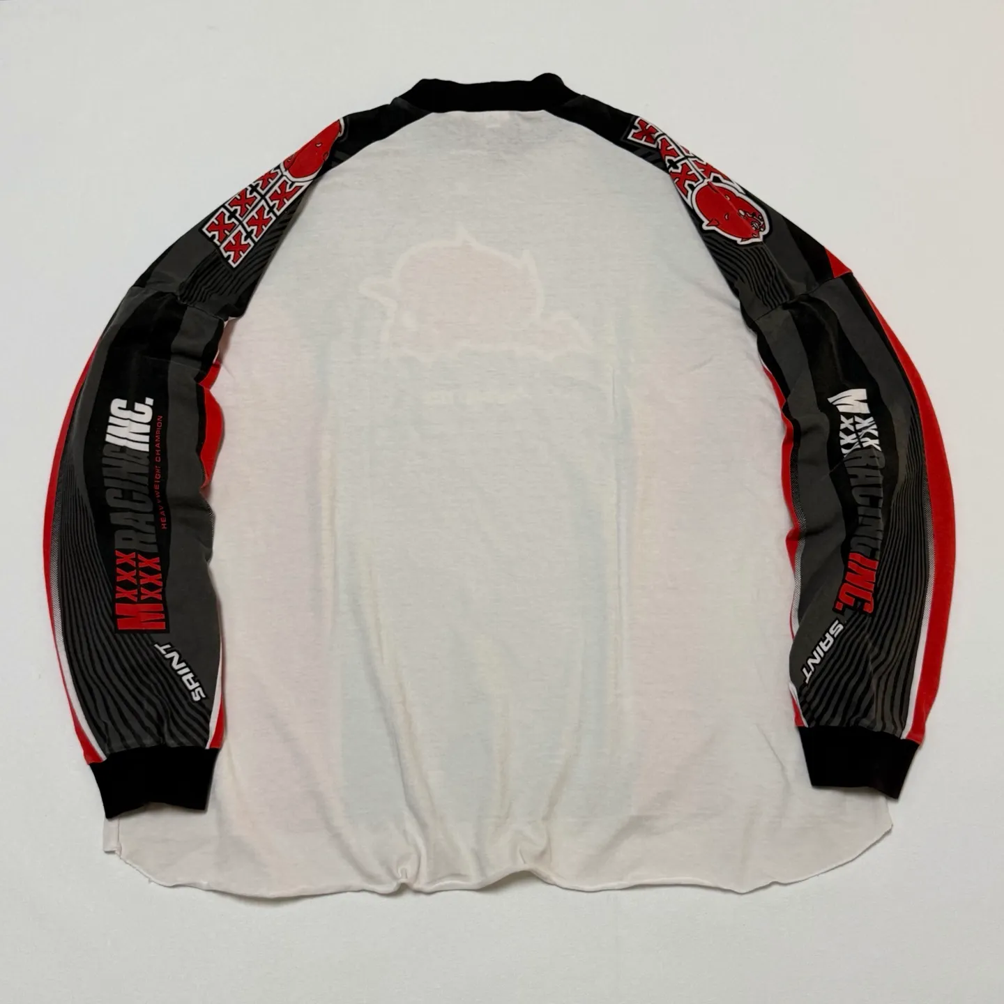 SAINT Mxxxxxx LS TEE/MORTOR CYCLE/WHT Little Devil Angel Racing Long Sleeve Off-White S-XL SAINT's annual racing style BOXY short, wide and fat design will be sold out immediately every time it is released. The whole garment is oversized and has many prints. The front and back prints on the shoulder are aligned. The printing area is very large and the operation is also difficult. The genuine level is restored. The ready-made garments are washed again to make them look old. Soft desizing is added to make the printing look old and white.